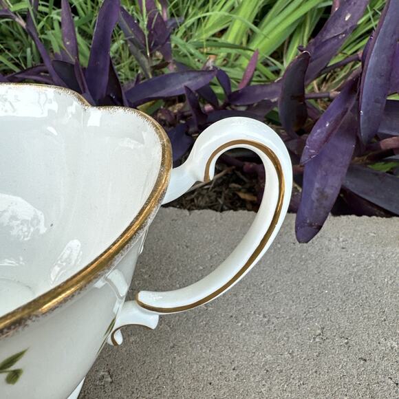 Royal Albert Old Country Roses Footed Serving Bowl w Handles - Picture 4 of 5